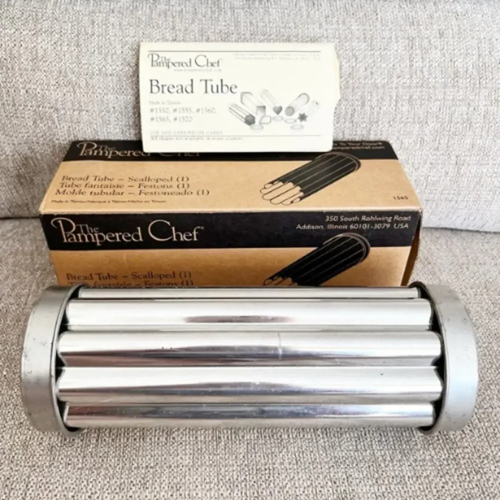 Pampered Chef Scalloped Retired Bread Tube Bakeware with Lids & Recipe, NIB!